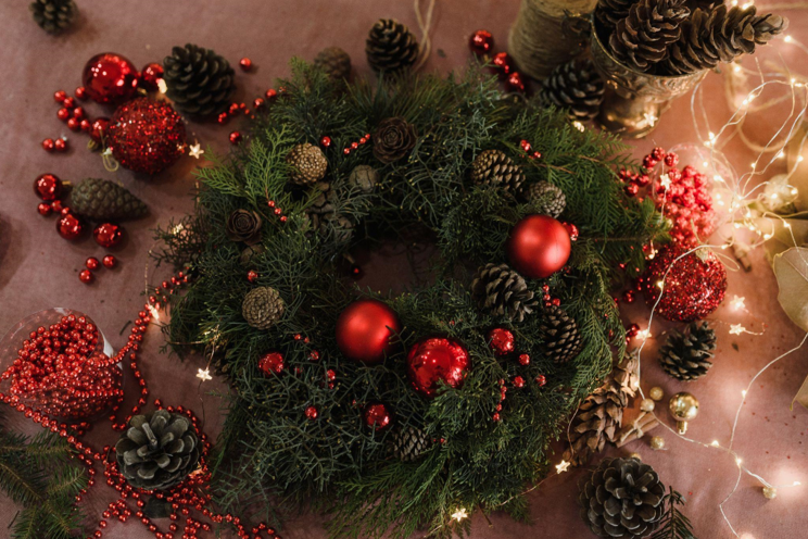 Artificial Christmas Wreaths: The Perfect Gift-Giving Idea
